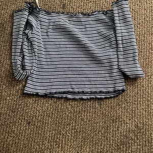 Offshoulder Crop Top